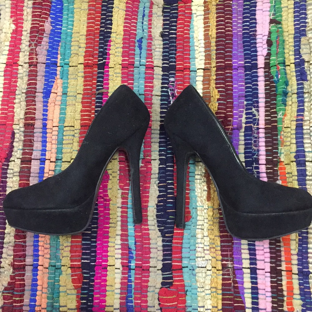 High heeled pumps